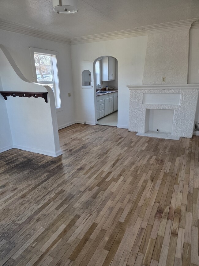 Photo - 933 Custer Ave