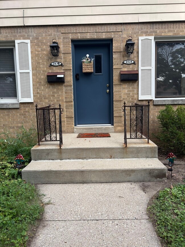 Building Photo - 2528 N 60th St