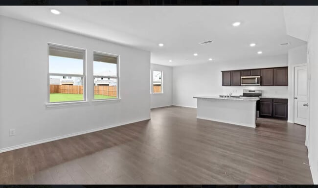 Living room/kitchen - 3020 Frazier St House
