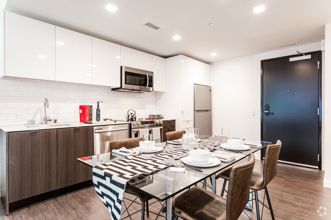 1BR,1BA-Bay