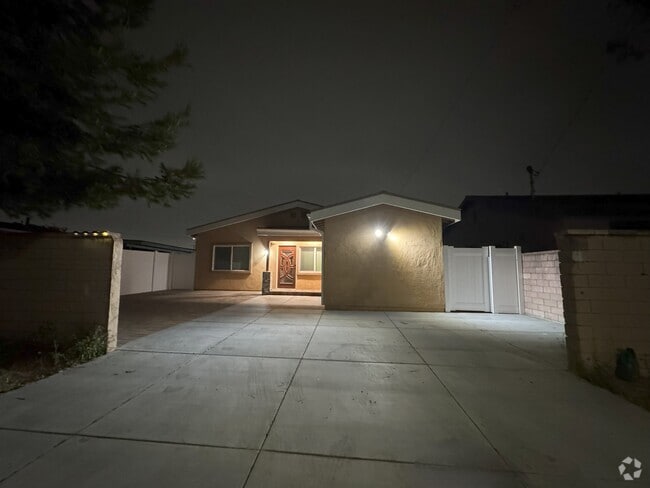 Building Photo - 4618 W Roy Cir Rental