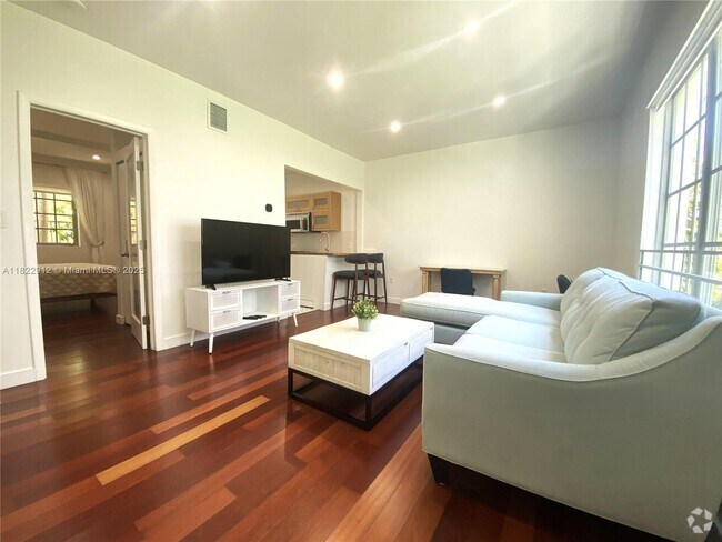 Building Photo - 815 Euclid Ave Unit 2 Rental