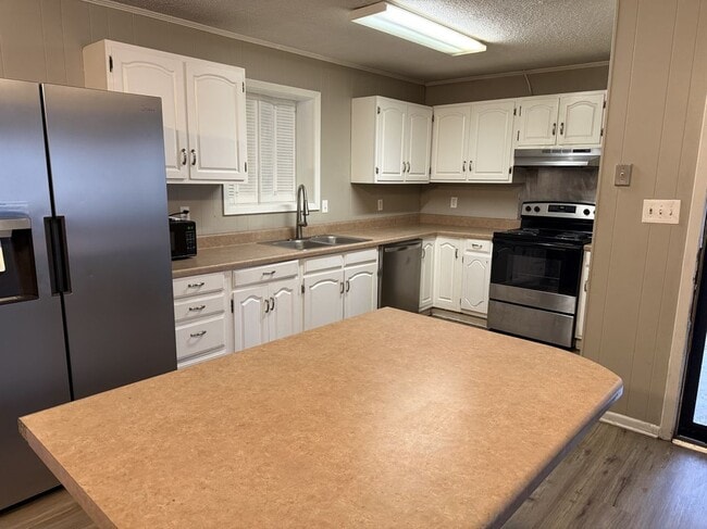 Photo - 2403 Danny St