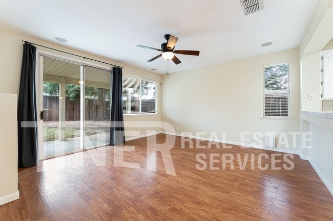 Photo - 149 Canberra Ct