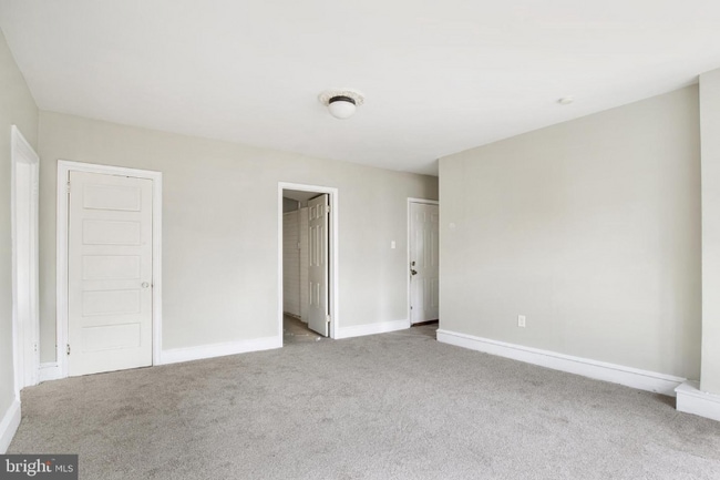 Photo - 613 W 10th St Unit 2