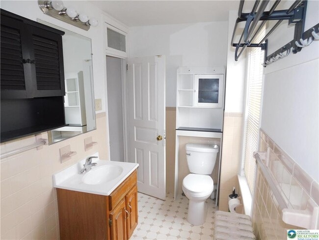 Photo - 220 Locust St