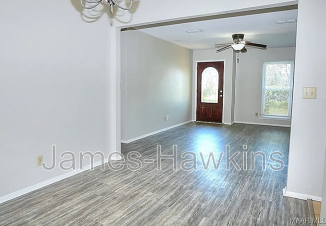 Photo - 709 Balfour Rd