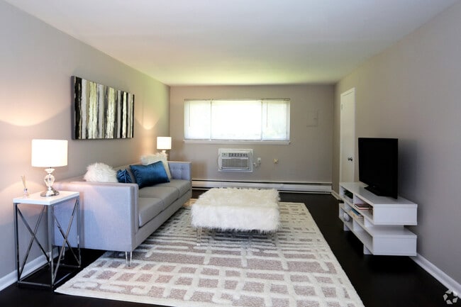 Photo - Laurel Manor Apartments