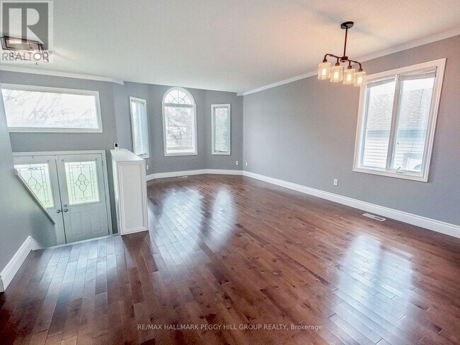 Photo - 42 Royal Beech Dr