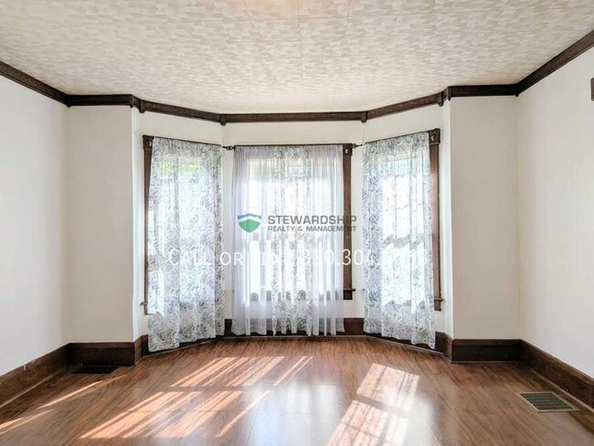 Photo - 750 Amherst Rd NE