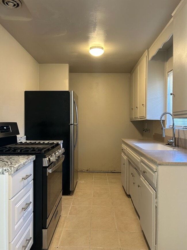 Photo - 702 W Atkins Ave Unit A