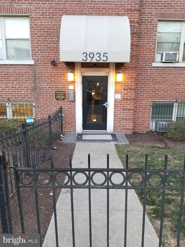 Photo - 3935 S St SE (Washington, DC)