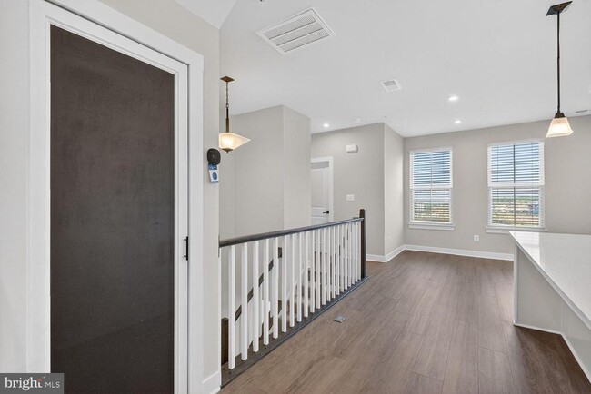 Photo - 1654 Kirkman St
