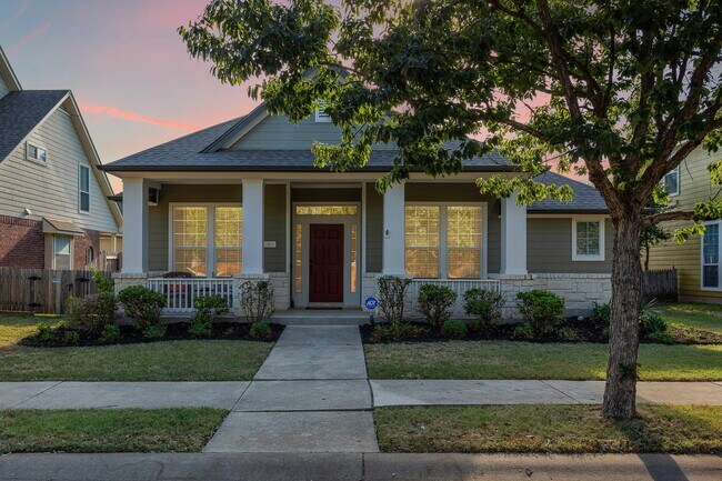 Building Photo - 313 Greenside Ln