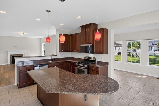 101 Rising Crest Cir