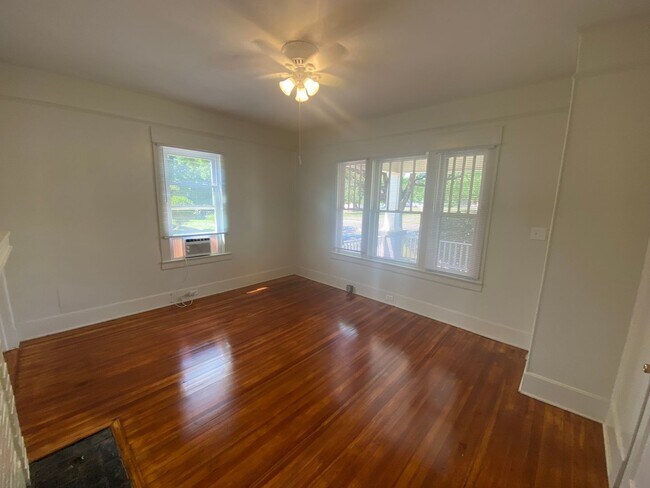 Photo - Great 2BR/1B Apartment in Historical House! Unidad 2