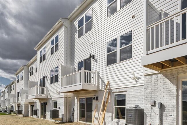 Photo - 130 Scotland Ln