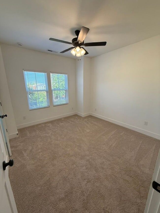 5018 Grayton Aly