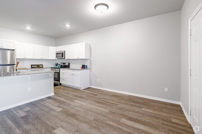 3BR, 2BA - 1,137SF - Dining Room/Kitchen