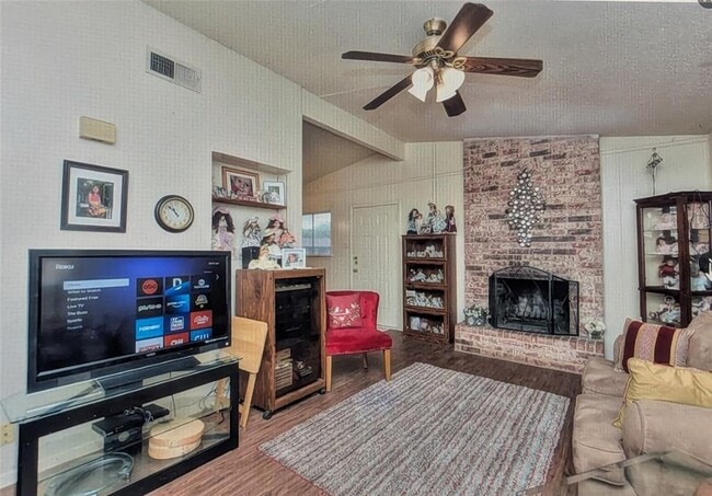 Photo - 2404 Cottonwood Dr