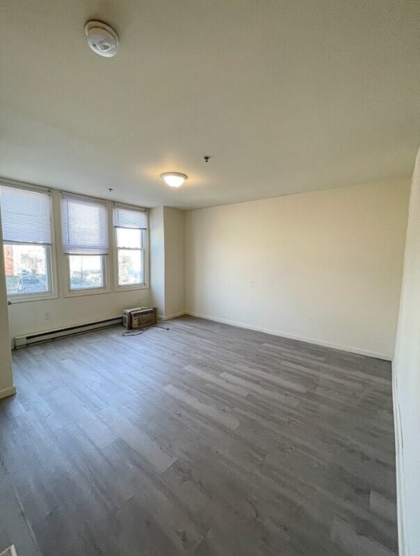 Photo - 317 S 60th St