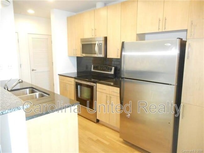 Photo - 210 N Church St Unidad 2212