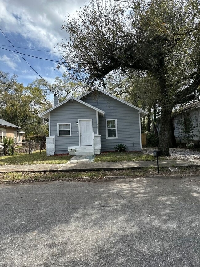 Building Photo - Discover Your Perfect 3 Bedroom 2 Bath Ren... Rental