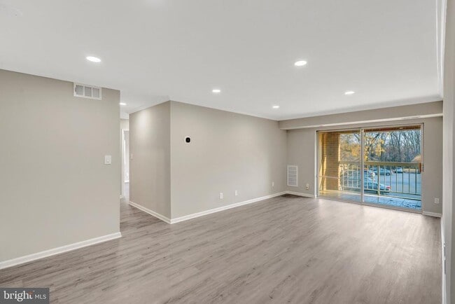 Photo - 5806 Cove Landing Rd Unit 304