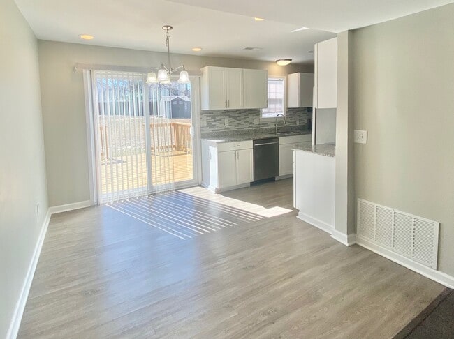 Photo - 102 Petworth Dr