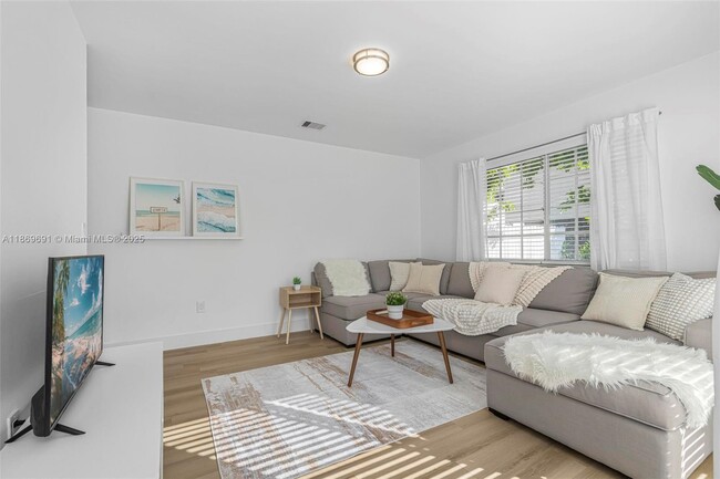 Building Photo - 2661 SW 28th Ct Unit 1 Rental