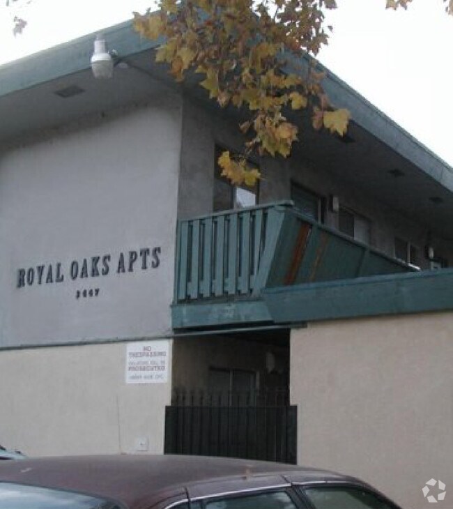 Photo - Royal Oaks Apartmemts