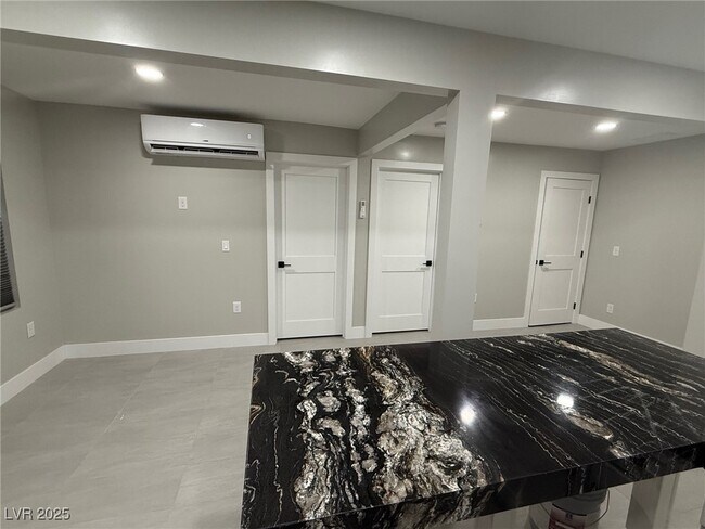 Photo - 2528 Tournament St