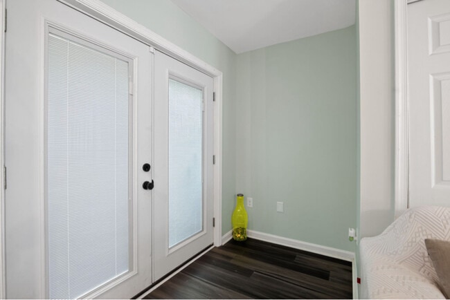 Photo - 405 Westminster Ln