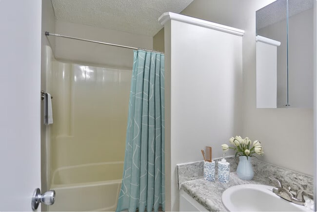 Photo - The Oaks at Monroe