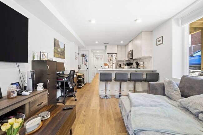 Photo - 92 Chelsea St Unit 1