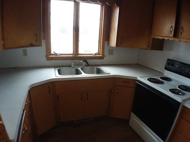 Building Photo - 111 7th St NE Rental