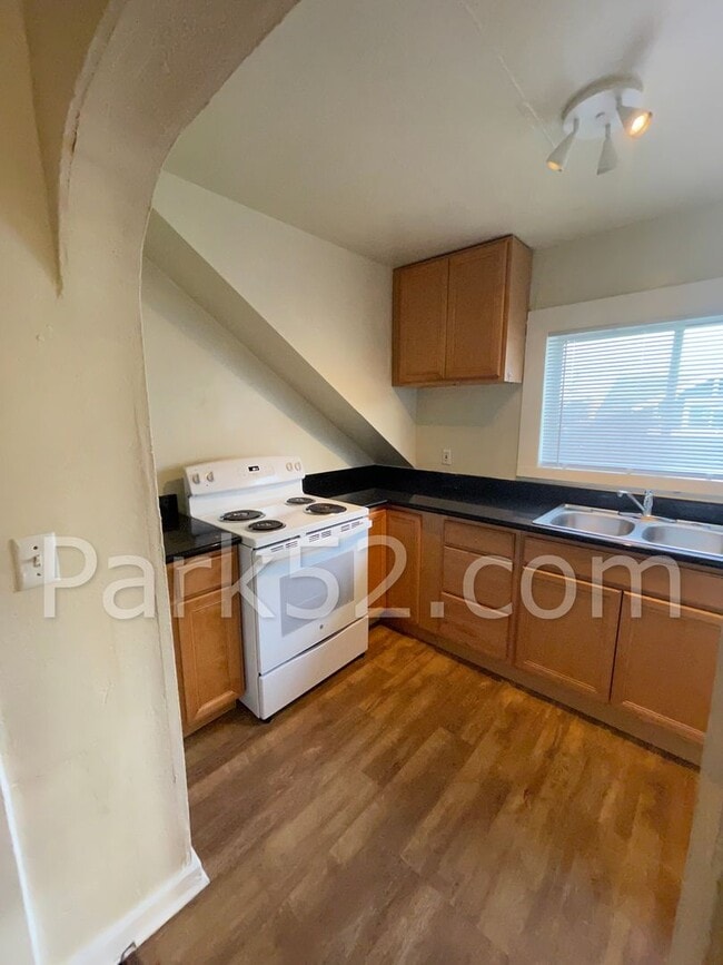 Photo - 2 Bedroom Tacoma Duplex Unidad #B