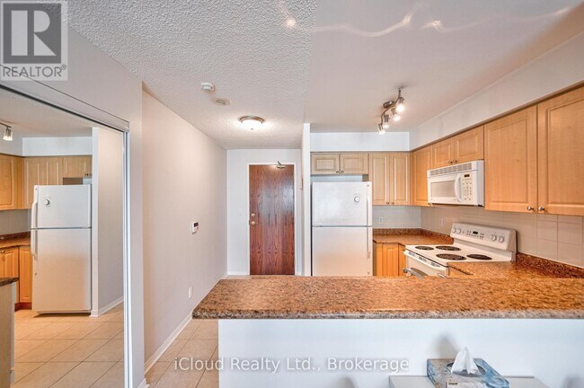 Photo - 7 Michael Power Pl Unité 1509