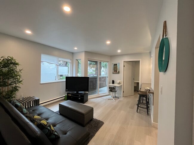 Photo - 2239 1st Av W