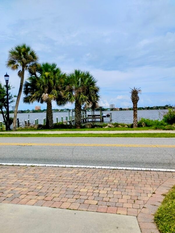 Photo - 936 Riverside Dr