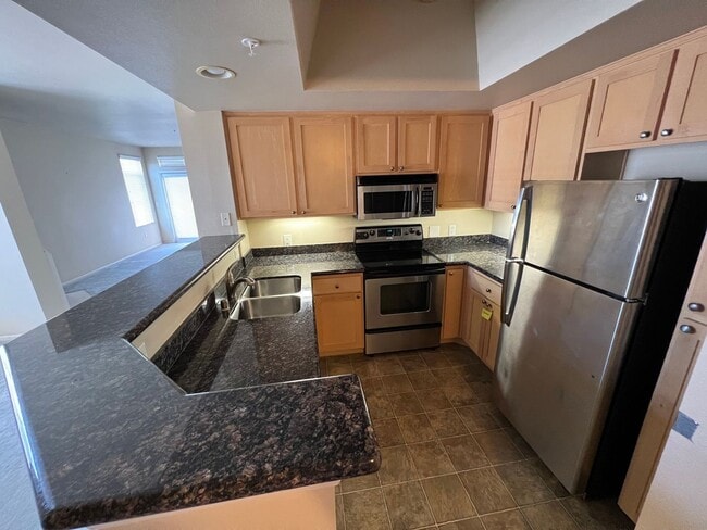 Photo - 2 bed 2 bath condo with laundry, A/C and fireplace! Heart of Banker's Hill!