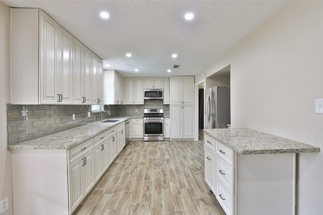 Building Photo - 2706 Stetson Ln