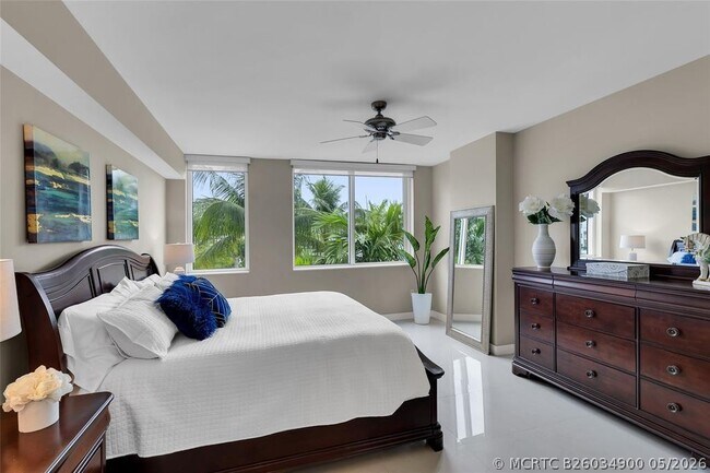 Building Photo - 2821 N Ocean Blvd Unit 307s