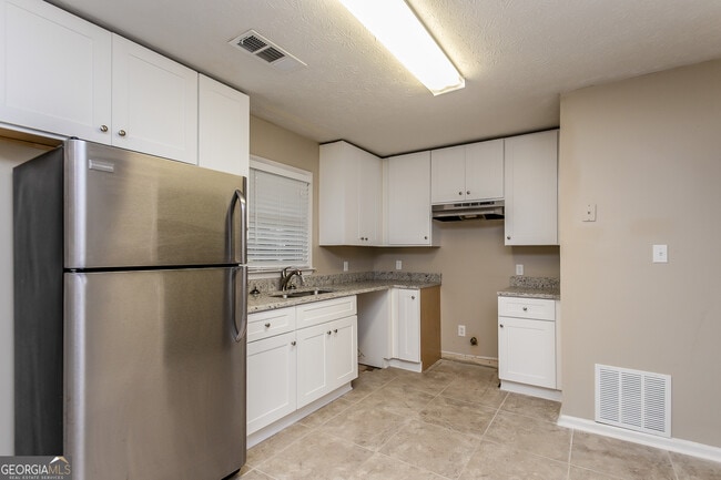 Photo - 3940 Scott Dr