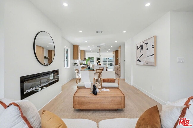 Photo - 2831 Overland Ave