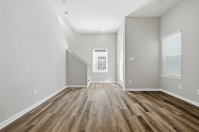 Photo - 9912 A Clark Rd