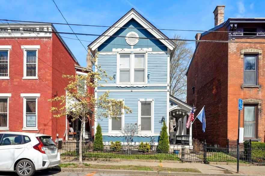 Photo - 340 W 9th St
