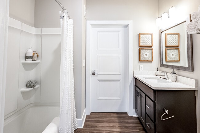 The Thomas - Bathroom 2