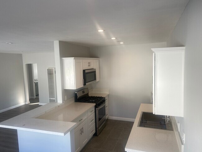 Photo - 1223 N Kingsley Dr Unit Kingsley Apt #5