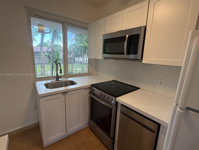 Building Photo - 1205 SW 13th St Unit 1205A Rental